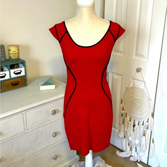 Express Bodycon Capped Sleeve Dress - Picture 1 of 4